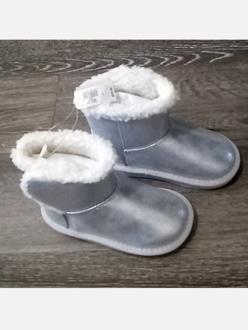 NWT: BABY GAP, METALLIC SILVER WINTER SUEDE BOOTS W/ SHERPA FUR LINING.